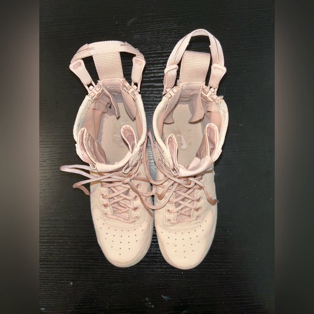 Nike Air Force 1 SF Mid Particle Beige Women's Size 6.5. Code AA33966-201